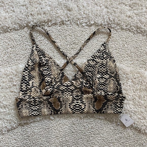 NWT Snakeskin crop top new Medium and large - Picture 4 of 7